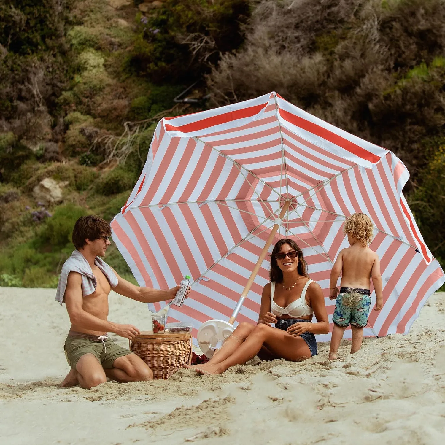 AMMSUN 7.5ft Heavy Duty HIGH Wind Beach Umbrella Commercial Grade Patio Beach Umbrella with Air Vent Ash Wood Pole & Carry Bag UPF50  Protection Red White
