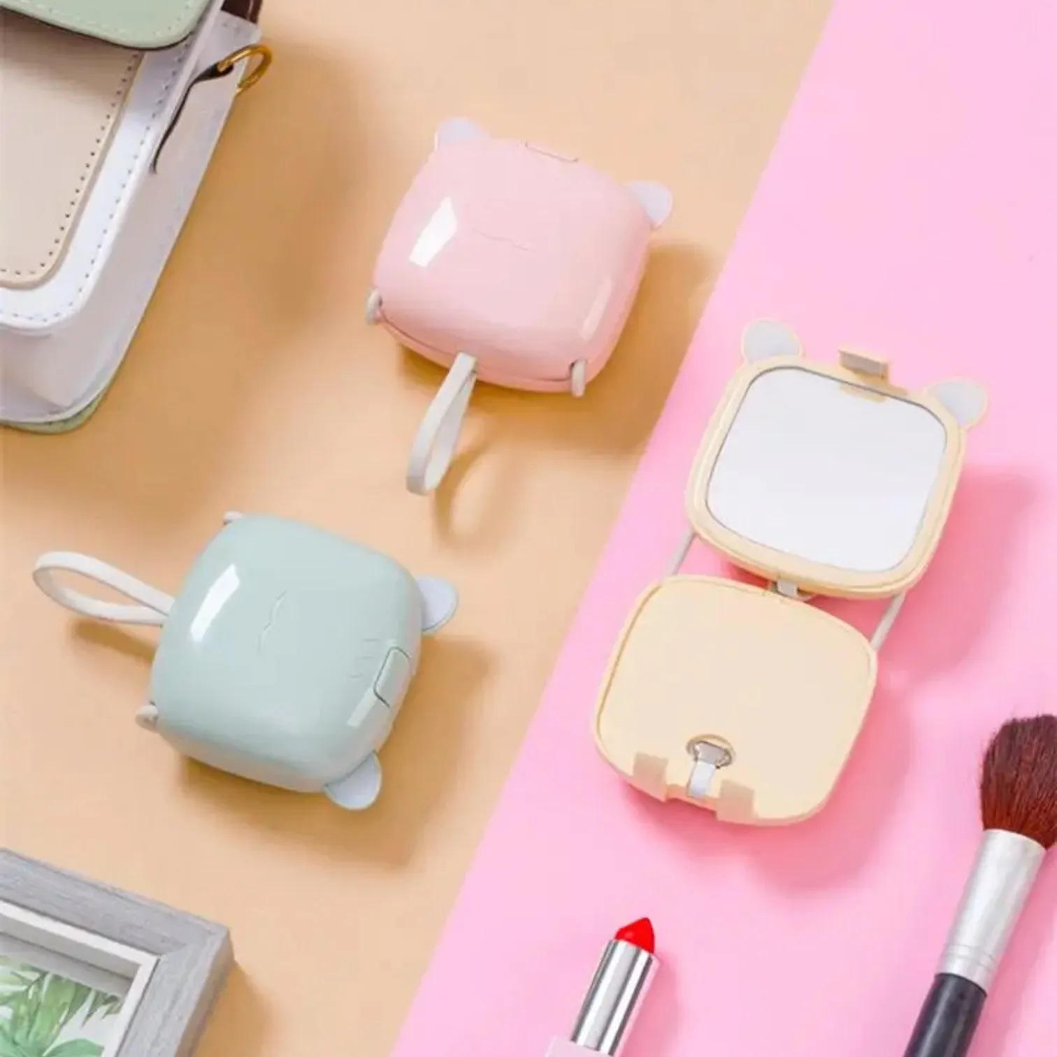 Chic Kitty Power: The Purrrfect 3-in-1 Portable Charger, Mirror & LED Light!