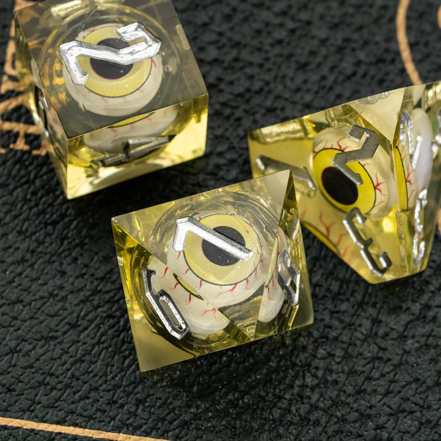 Cusdie 7-Die Liquid Core Eye Dice Handmade DND Dice Set Sharp Edges, Floating Eyeball Dice for Dungeons and DragonsTabletop Role Playing Game(Yellow Eyeball)