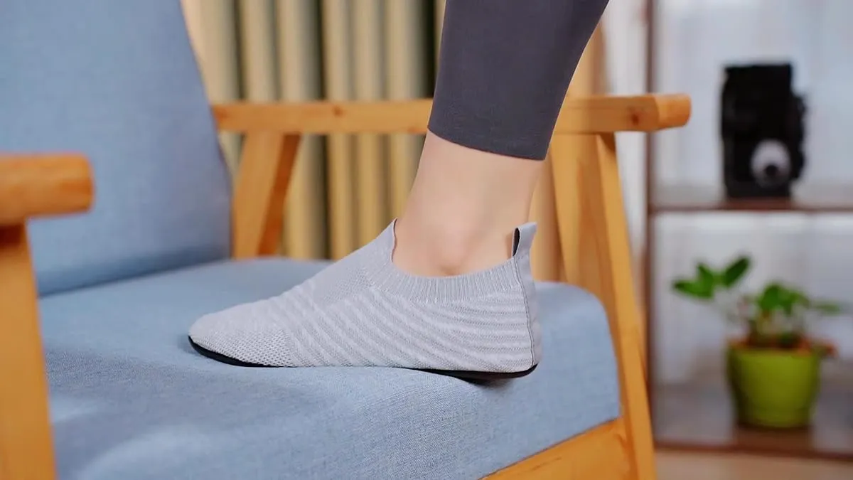 ditont Non-Slip Indoor House Slippers Lightweight Comfortable Grip House Home Shoes for Men Women