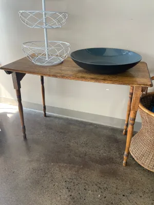 Foldable wooden table