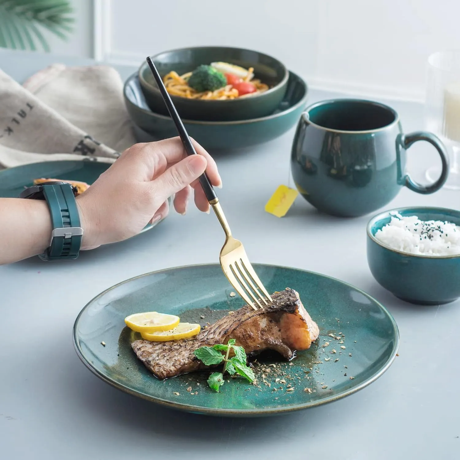 UNICASA Ceramic 10.25 Inch Dinner Plates Set, Porcelain Large Pasta Plate Set of 4, Reactive Glaze Serving Dishes for Steak, Salad, Pizza, Dishwasher & Microwave Safe (Olive)