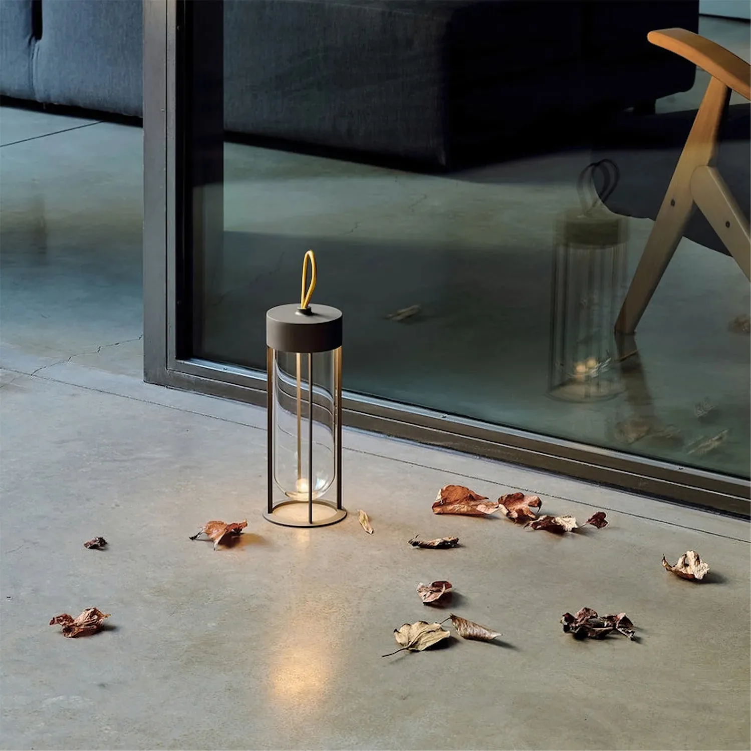 Vitro Built-in Battery Table Lamp
