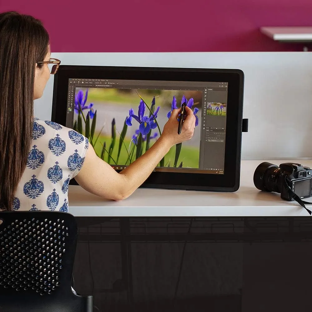 Wacom Cintiq 22 Drawing Tablet with Screen, 21.5" Full HD Display Graphic Arts Tablet Includes Pro Pen 2 w/ Tilt Response, Graphic Design Animation Display Pad for Mac, PC